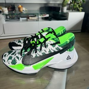 ZOOM FREAK 2 GS "Naija" Men (size 5)